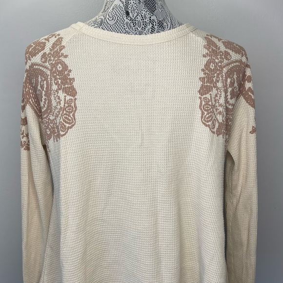 FREE PEOPLE Long Sleeve Cream Shirt with Brown Paisley Pattern On Shoulders ✨🤎 - Picture 7 of 9